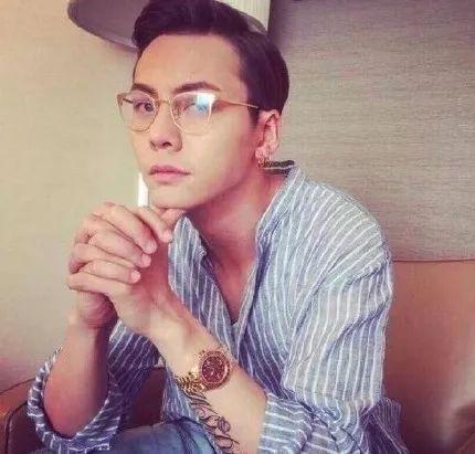 娱乐圈吃瓜博主戴口罩,揭秘明星隐私背后的神秘面纱