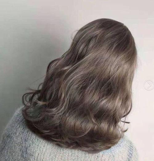 青岛网红烫发,潮流发型的魅力之旅